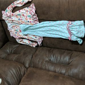 Two piece long sleeve top and flare bottoms. Matilda Jane outfit. Size 8